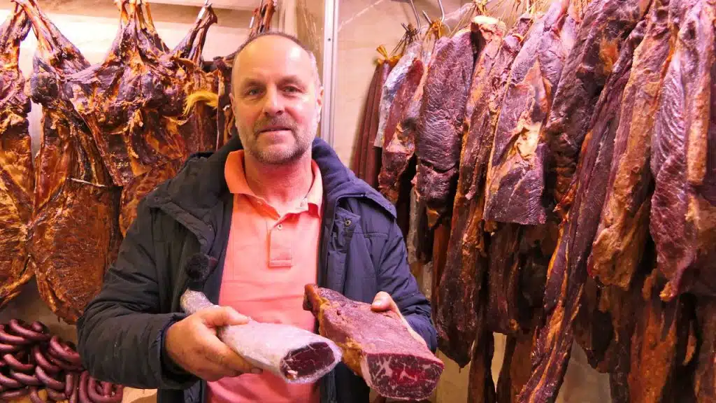 Pogledajte kako se pravi najbolje suho meso, sudžuk i stelja u Zenici (VIDEO)