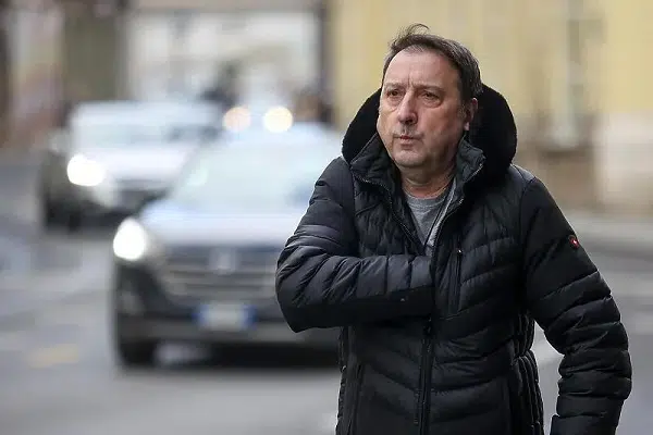 Hari Mata Hari snimljen u šetnji Sarajevom, pjevač odmara nakon koncerata