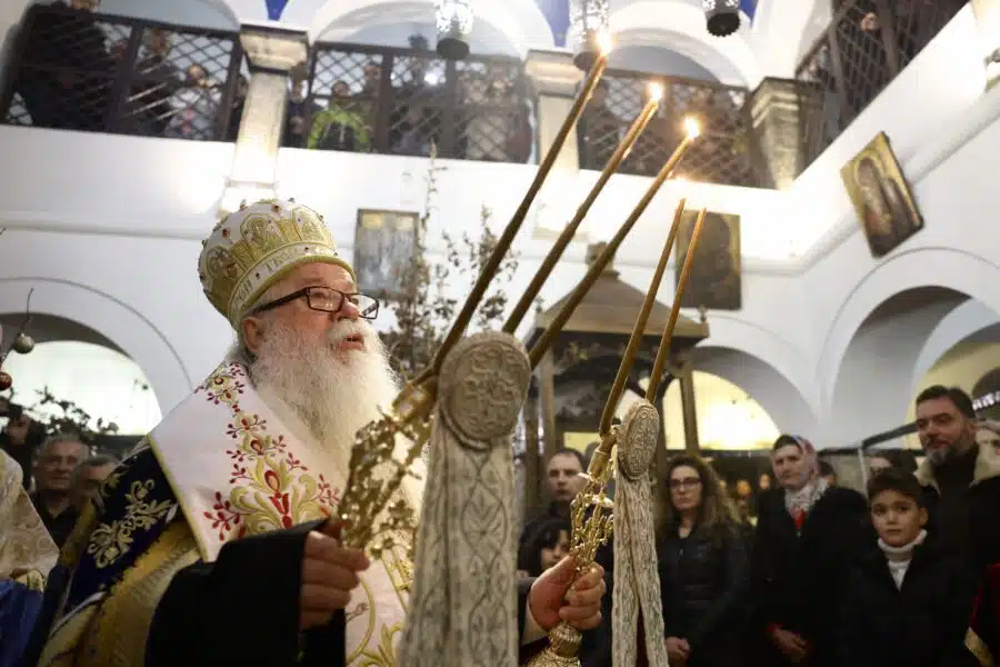 Pravoslavni vjernici širom svijeta danas slave Božić, praznik mira i ljubavi