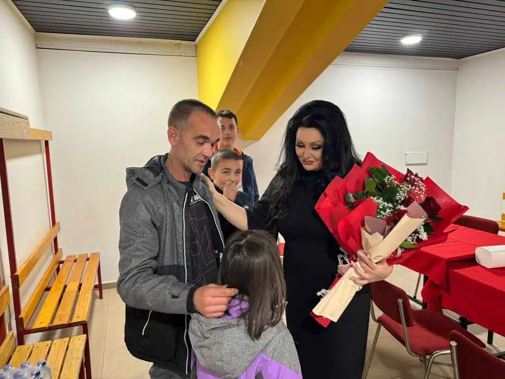 Dragana Mirković počela turneju “Do posljednjeg daha” iz Tuzle i upisala se u historiju humanosti