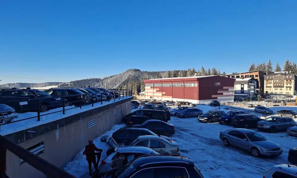 Na Vlašiću kao u košnici: Nemoguće pronaći parking po cijeni od 10 KM