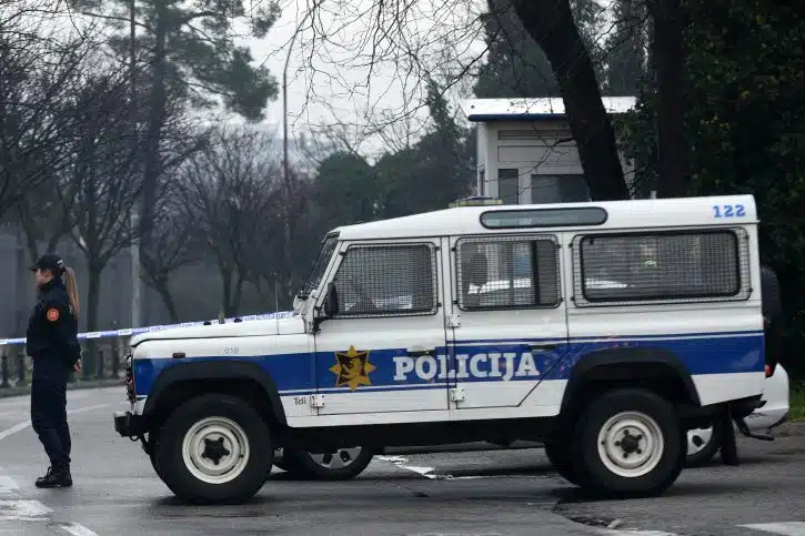 Bivši policajac likvidirao svoju suprugu i sina, pa onda sebe