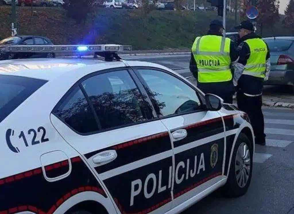 Kontrola kod Zenice: Djevojka u Smartu zatečena sa marihuanom