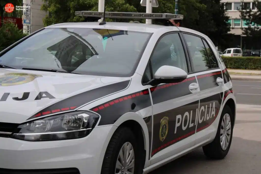 Na Alipašinom Polju oduzeto vozilo: Muškarac upravljao neregistrovanim vozilom, bez vozačke, s nepripadajućim tablicama