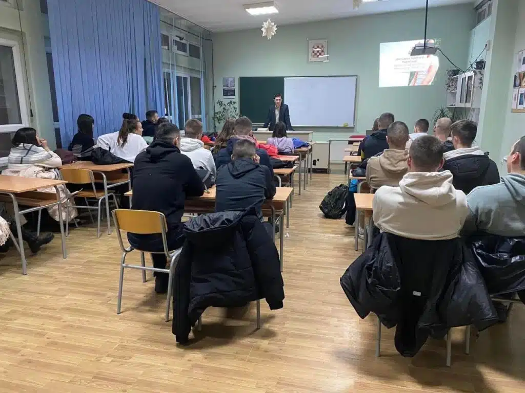 SŠ Vitez: O profesionalnoj orijentaciji govorio je Loren Laštro, magistar medija i komunikacija