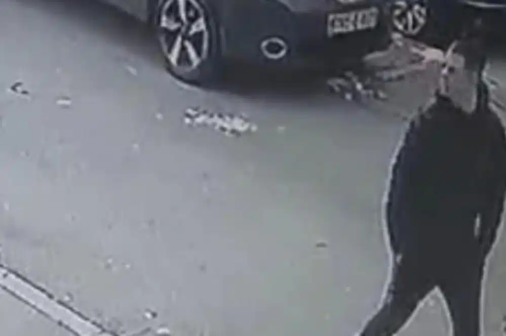 Video/ MUP KS uputio apel građanima, da li prepoznajete muškarca sa snimka?