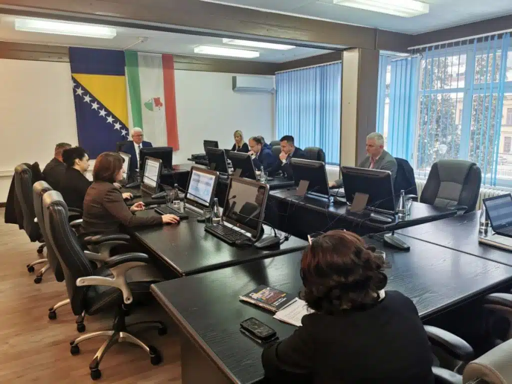 Vlada KSB donijela odluku: Evo koliku pomoć će dobiti zaposleni u javnom sektoru