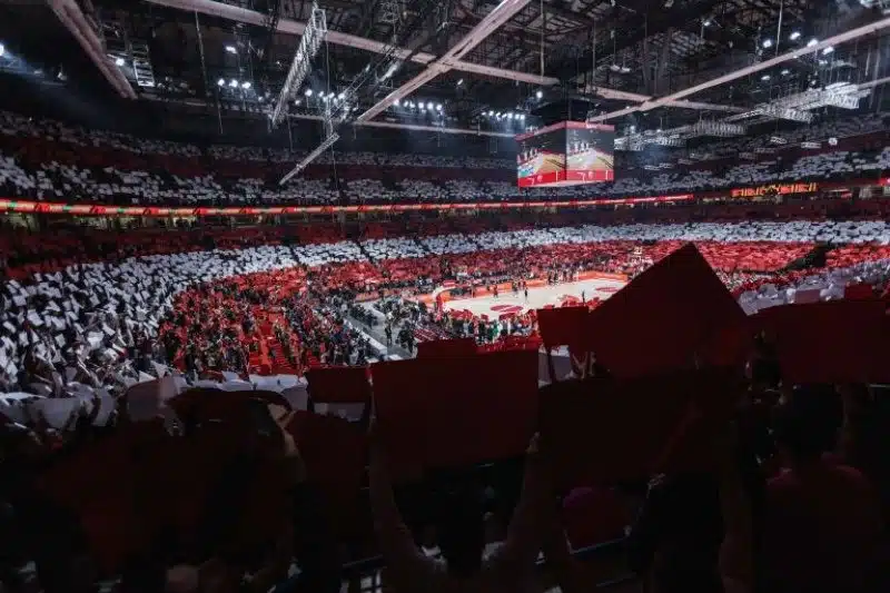 BIĆE VRUĆA ATMOSFERA: Zvezda rasprodala Arenu za Barcu!