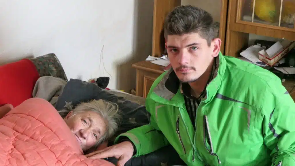 Sin brine o majci, frižider prazan, samo hranu traže (VIDEO)