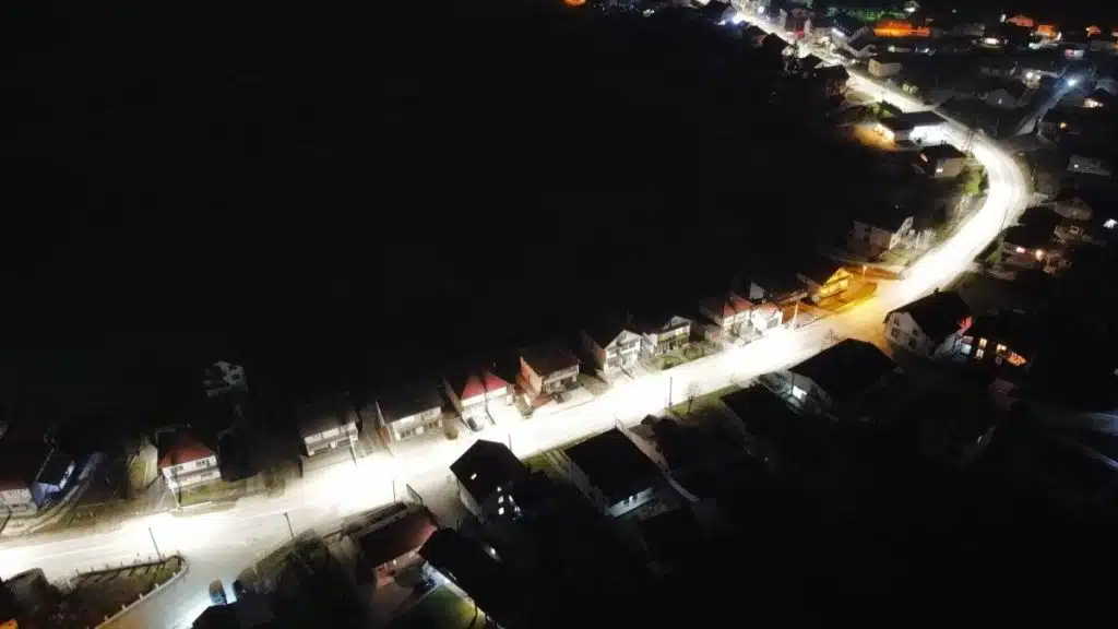 Glavna gradska prometnica osvjetljena modernom LED rasvjetom