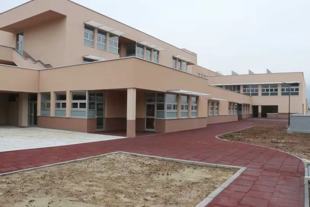 Dječak sam sebe povrijedio skalpelom dok je prijetio učenicima u OŠ “Šip”, nije prvi slučaj kojeg je škola pokušala zataškati