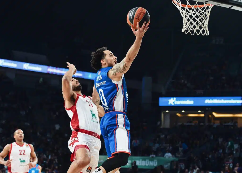 NAKON SMJENE TRENERA: Efes prekinuo niz poraza protiv Milana, Mirotić zaigrao