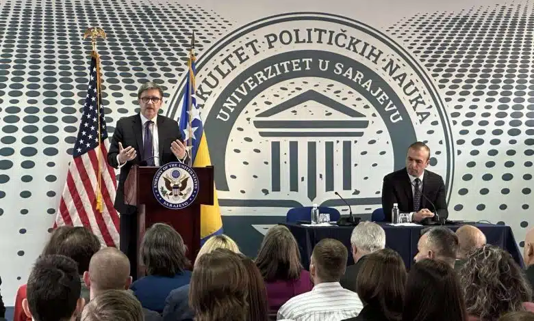 O’Brien na Fakultetu političkih nauka UNSA: SAD snažno podržavaju integraciju BiH u EU