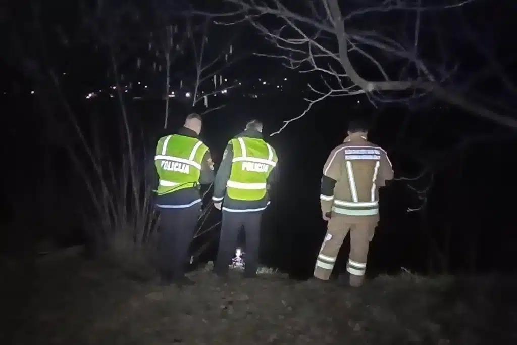 Vatrogasci spasili tri mlade osobe iz rijeke Bosne