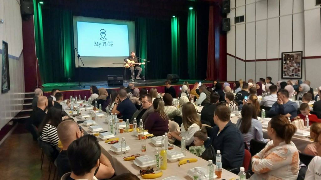 omladinski iftar za 300 mladih u centru za kulturu općine travnik