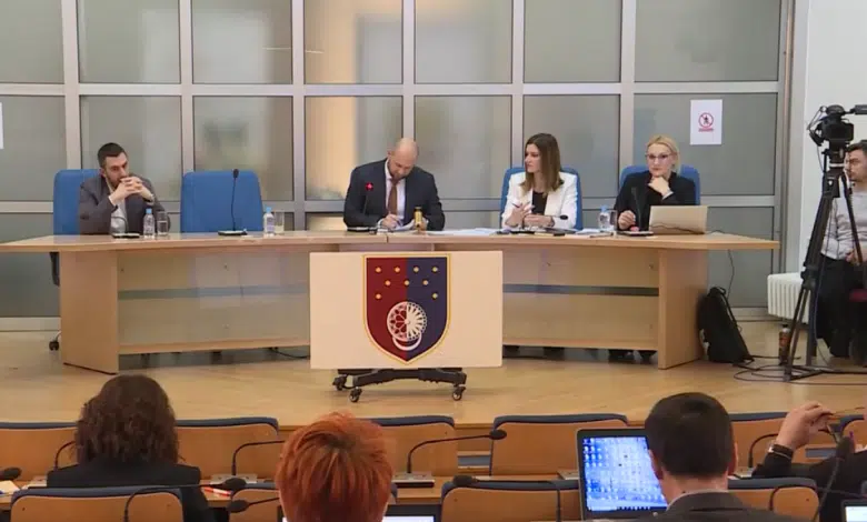 Dnevnik TVSA/Mreže preplavljene snimkom okršaja zastupnika Skupštine KS, kakva se poruka šalje javnosti