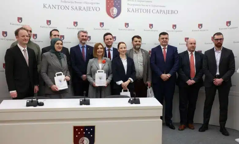 Forto i Tegeltija uručili certifikate za korištenje elektronskih potpisa članovima Vlade KS