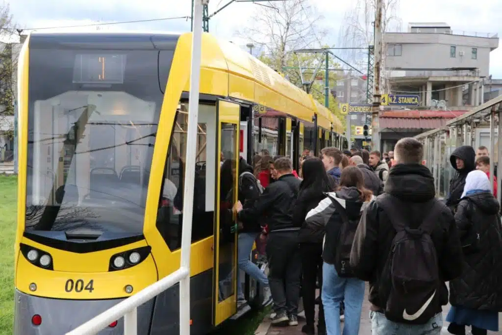 Foto/ Novi tramvaji počeli saobraćati Sarajevom
