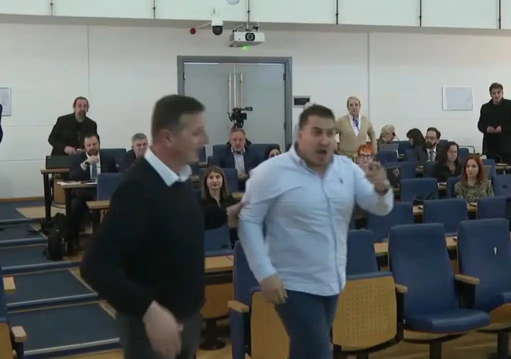 Haris Zahiragić pozvao Vretu i Okerića: “Izađite ispred da se obračunamo muški, a ne 10 vas na mene, nokautirat ću vas”