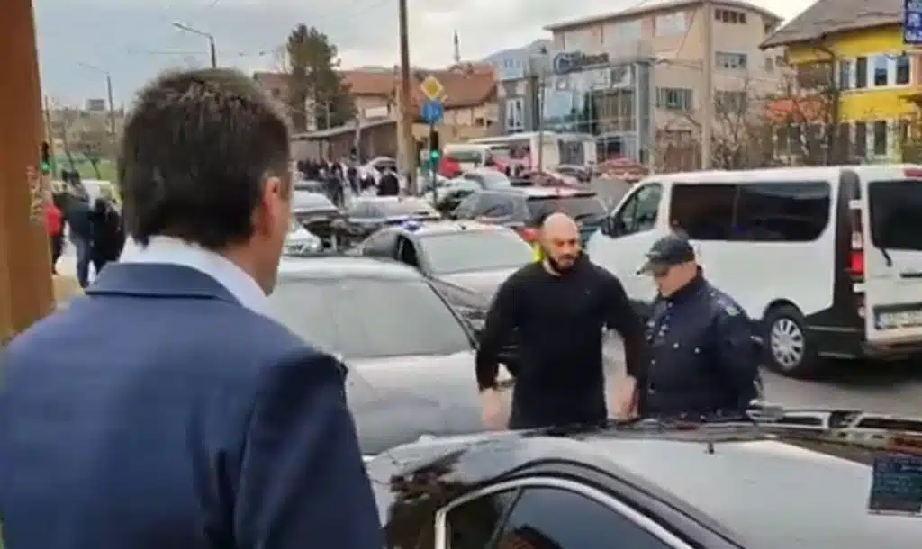 MUP KS će kazniti Nedeljka Eleka i njegovog vozača, omalovažavao službeno lice