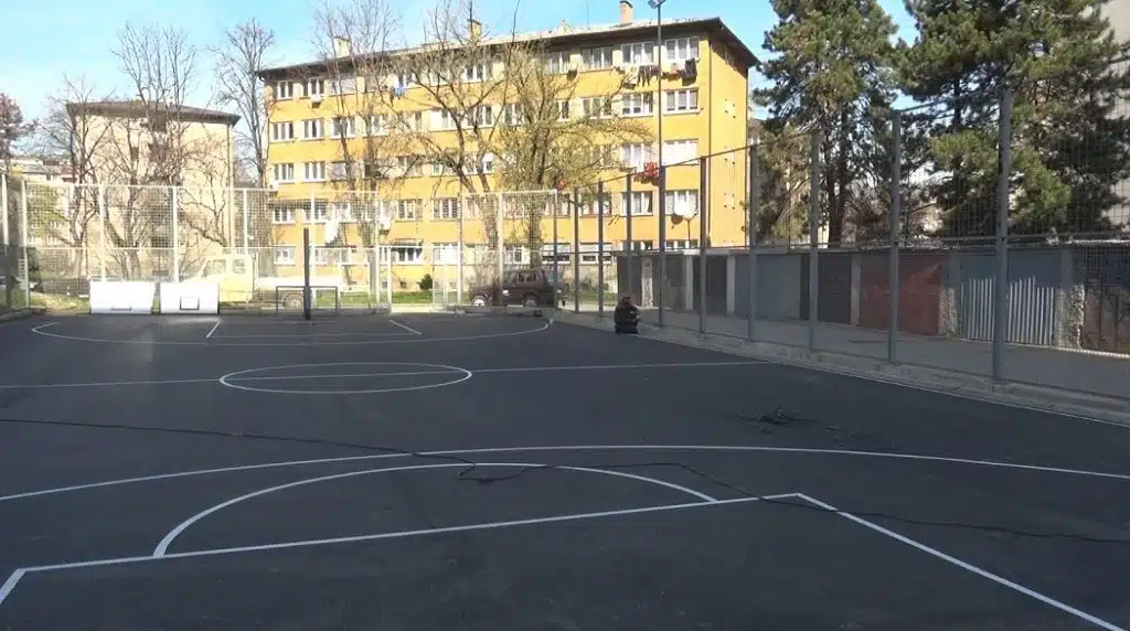 Privode se kraju radovi na izgradnji sportskog igrališta na Odmutu