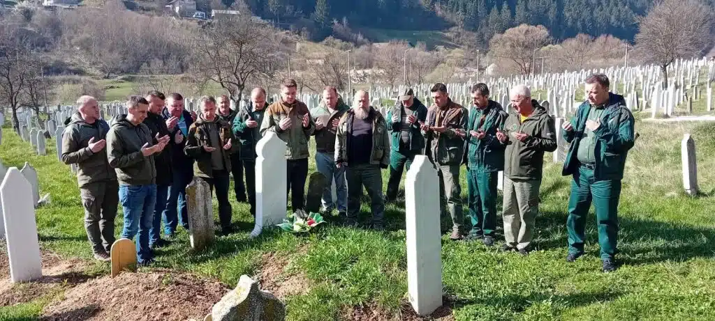 Uposleni donjovakufske Šumarije obišli mezare stradalih kolega