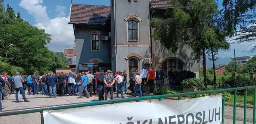 Zenički rudari i dalje ne rade, plaće za januar i februar očekuju do petka