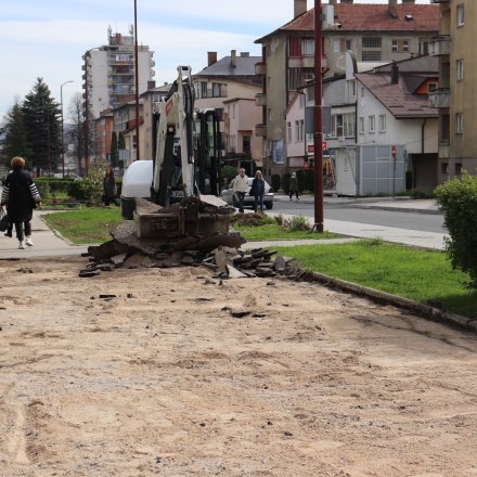 novi travnik: počeli radovi na uređenju pješačke zone ispred “komunalke”