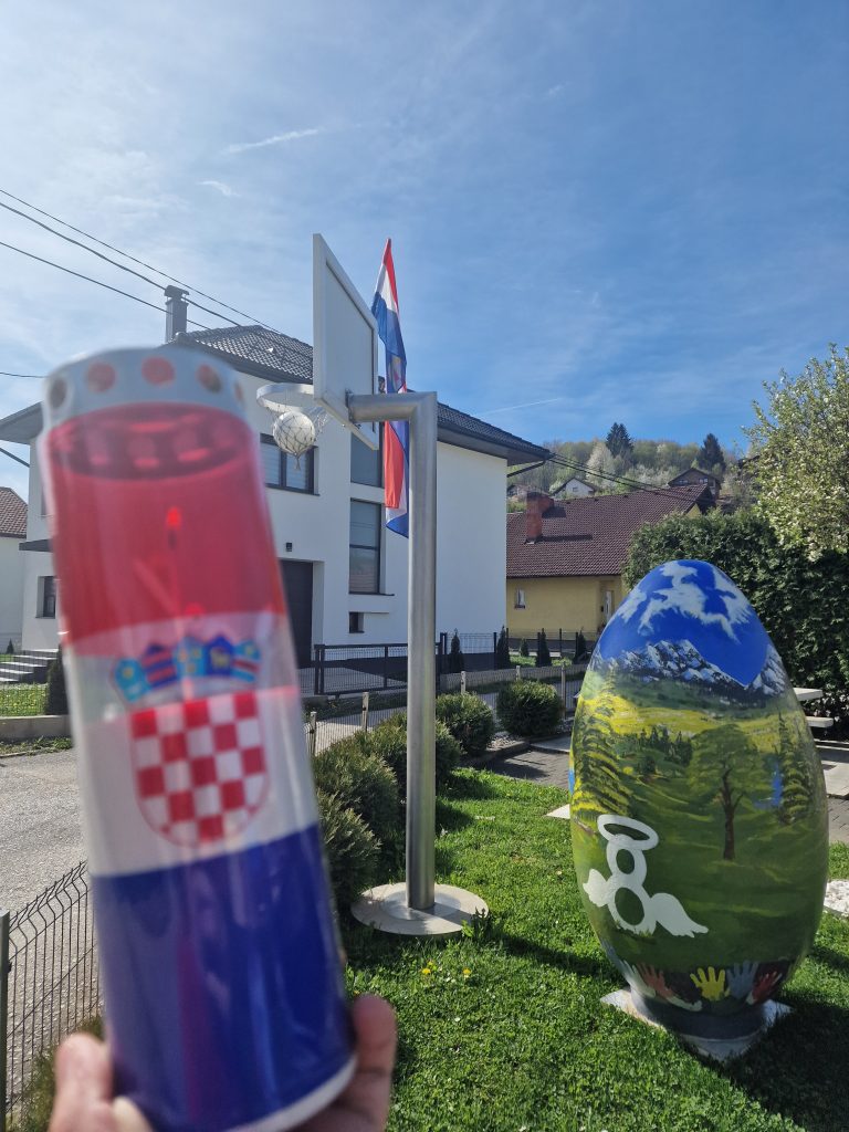 RESPEKT: Članovi grupe Dalmatino posjetili spomen obilježje “Osmica” u Vitezu