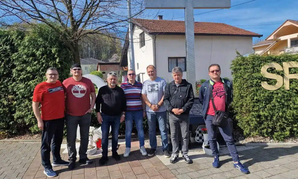 RESPEKT: Članovi grupe Dalmatino posjetili spomen obilježje “Osmica” u Vitezu