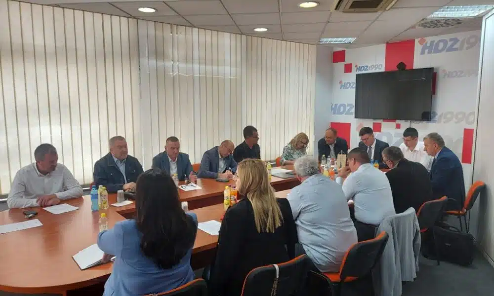 Dr. Nediljko Rimac izabran za predsjednika, Marija Silva Vidović zamjenica predsjednika Središnjeg odbora HDZ 1990