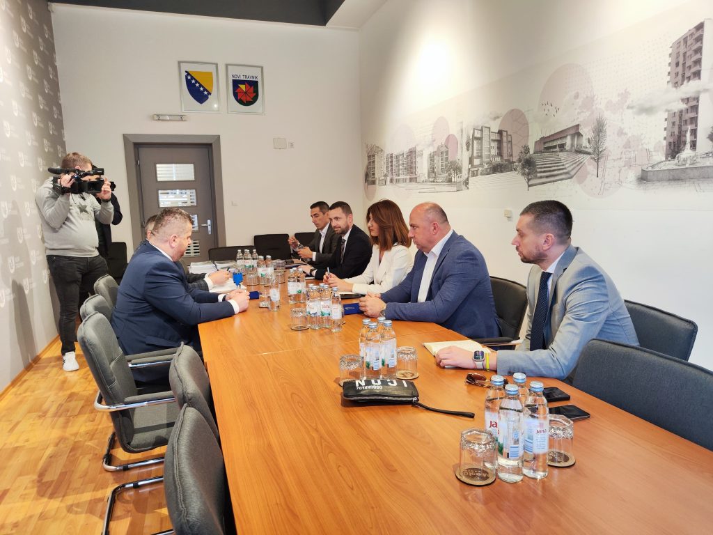 NOVI TRAVNIK: Ministrica Katić i ravnatelj JP Autoceste Denis Lasić posjetili načelnika Duju