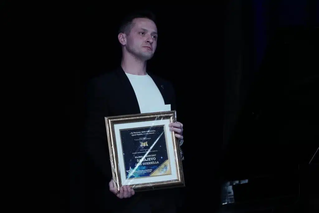 CENTAR ZA KULTURU TRAVNIK: Predstava “Ko je lud” proglašena najboljom predstavom u 2023.godini