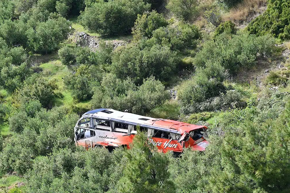 Autobus sletio u provaliju – TNTportal.ba