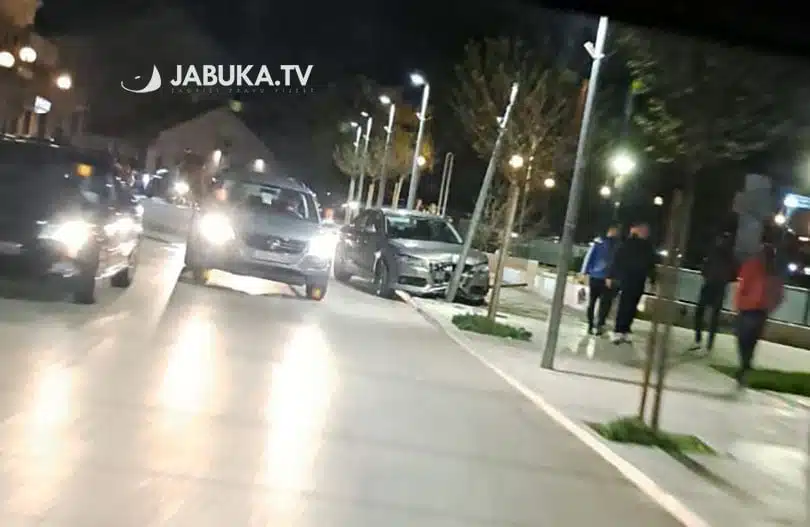 Autom udario u stup javne rasvjete – TNTportal.ba
