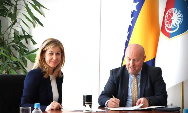 Hasanović i direktori potpisali sporazume: Četiri zavoda dobila sredstva za nabavku opreme