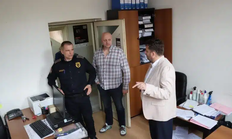 Katica posjetio PU Novo Sarajevo: Identifikovane osobe za razbojničko ponašanje na Vilsonovom