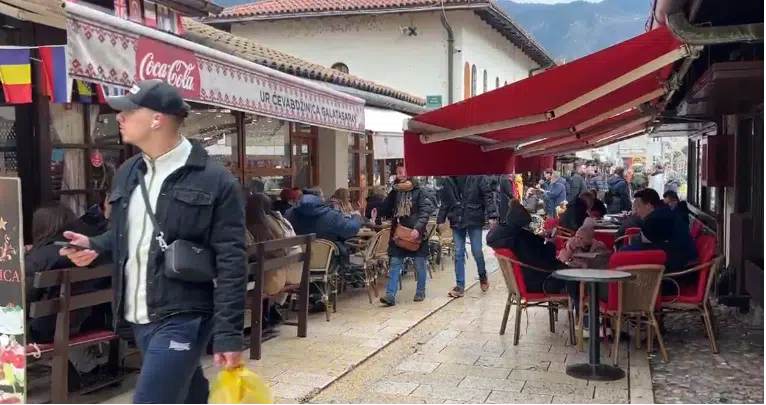 Sunčano sa lokalnim pljuskovima