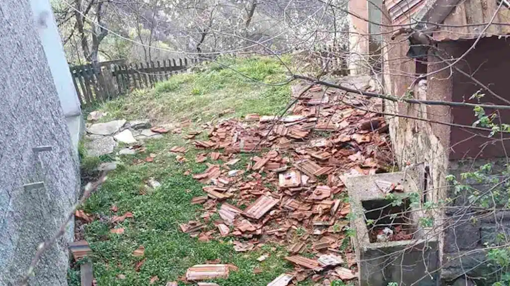 Vjetar napravio značajnu štetu na kućama na području Gornje Gračanice