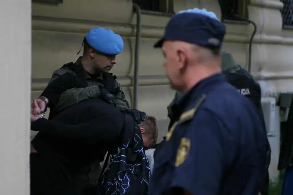 (FOTO) Otmičari predati u nadležnost Tužilaštva KS