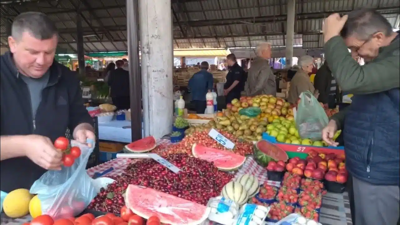 Na pijaci u Travniku nema šta nema