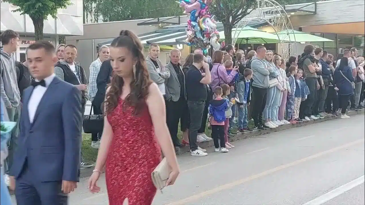 Održani maturantski defilei MSEUŠ i MSTŠ