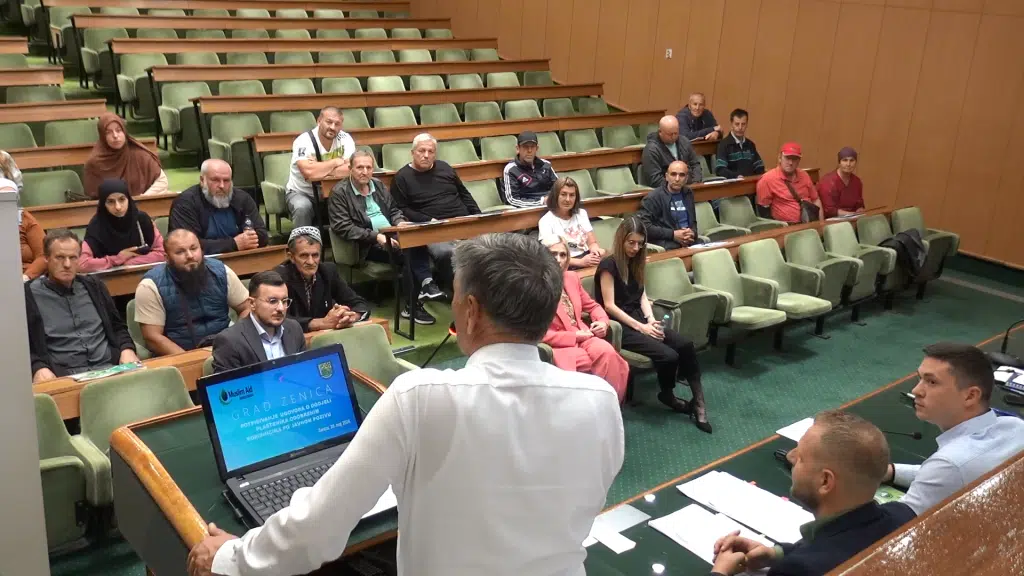 Potpisani su tripartitni sporazumi za jačanje ekonomije kroz proizvodnju plastenika.