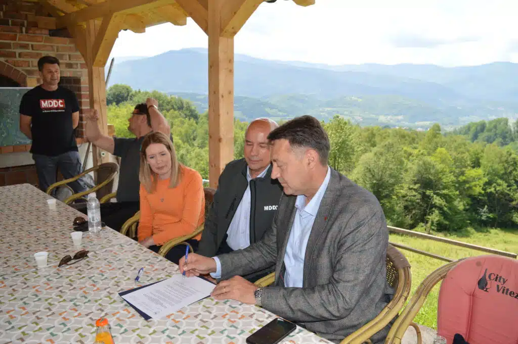 Visoki dužnosnici SAD-a posjetili Vitez, završeno deminiranje gotovo 500.000 m2: Velika zahvalnost američkom narodu