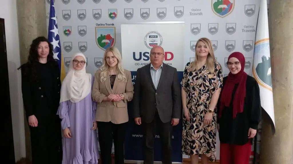 U Travniku potpisani ugovori s četiri poduzetnice u okviru USAID INSPIRE projekta