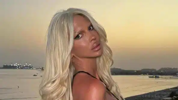JELENA KARLEUŠA POKAZALA MATURALNU HALJINU KĆERKE: Pogledajte kako izgleda, savršeno prilagođena njenim mjerama