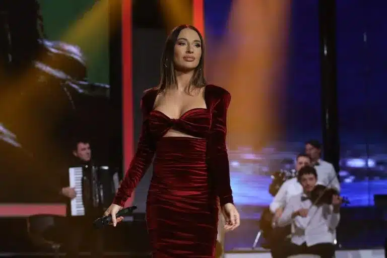 KATARINA ŽIVKOVIĆ POKAZALA TRUDNIČKI STOMAK: Sjaji u trudnoći