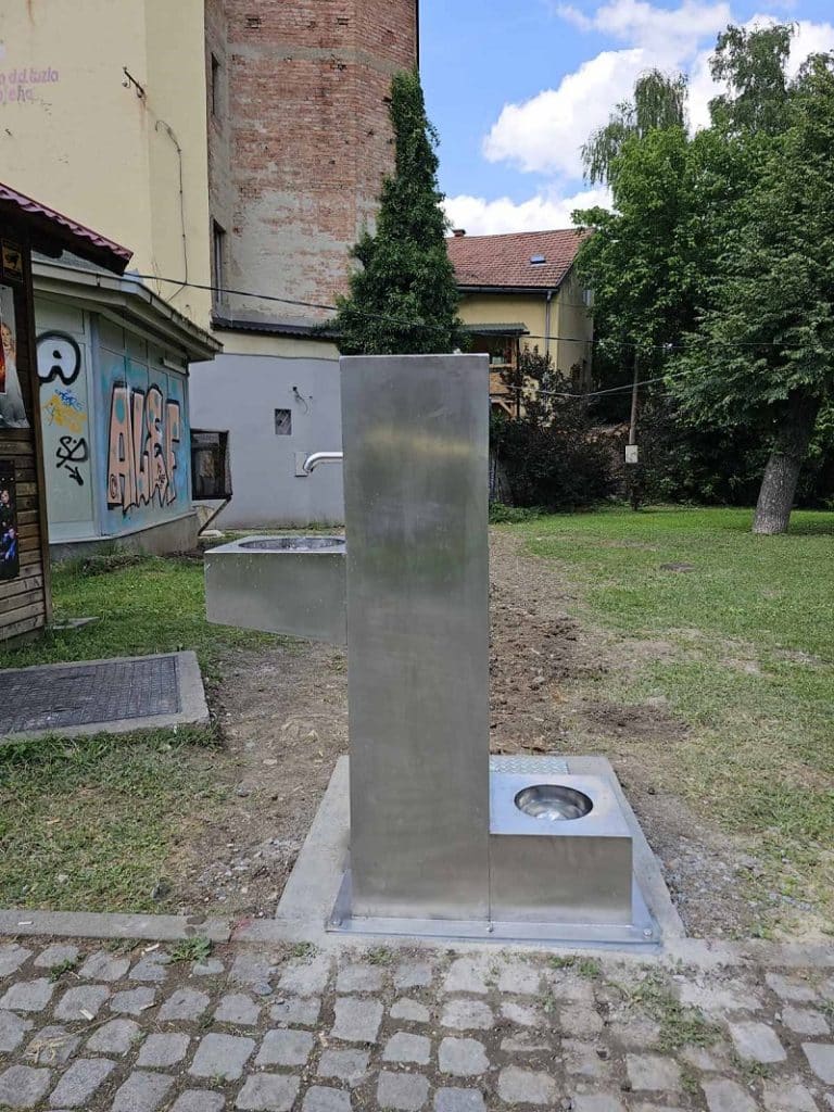 Postavljena javna česma u Centralnom gradskom parku Tuzla (FOTO) postavljena javna česma u centralnom gradskom parku tuzla (foto)