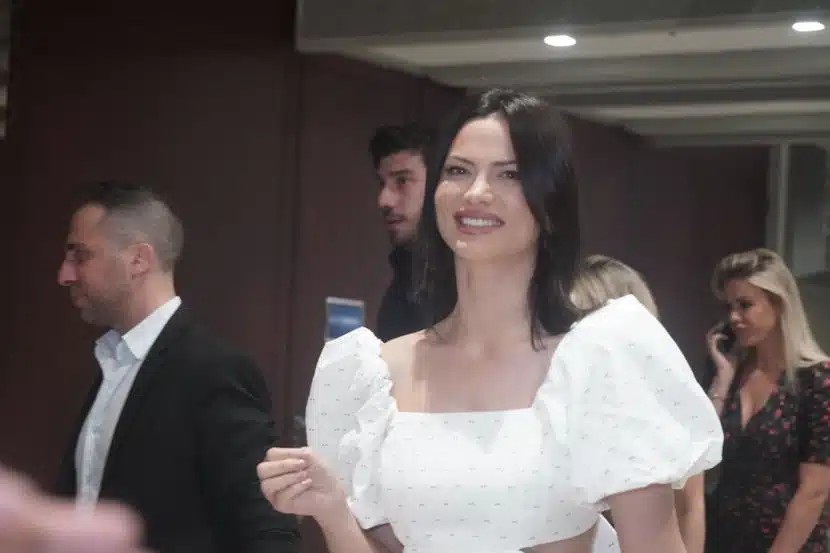 DA LI JE MILICA PAVLOVIĆ POSTALA ZVIJEZDA SVJETSKIH MEDIJA ZBOG OVOG: Da li je to optička varka?