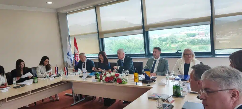 VITEZ: Sastanak koordinacije načelnika, gradonačelnika i župana iz redova HDZ BiH Vitez održan